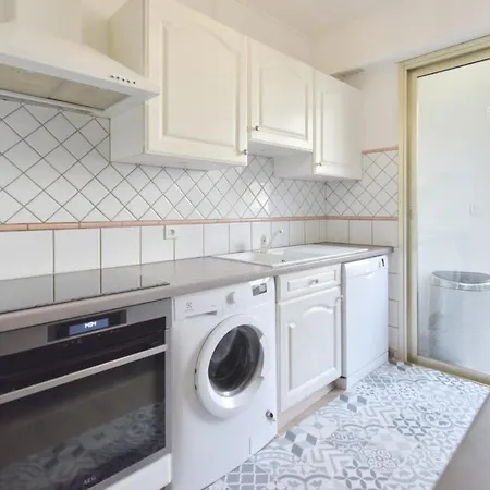 2-br With Pool & Garage - 10 Min Walk To Center Lägenhet *