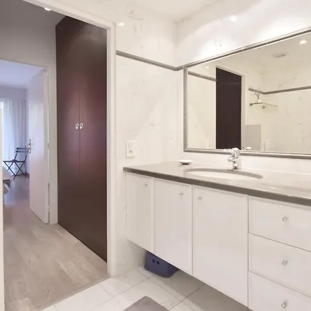 2-br With Pool & Garage - 10 Min Walk To Center Lägenhet *