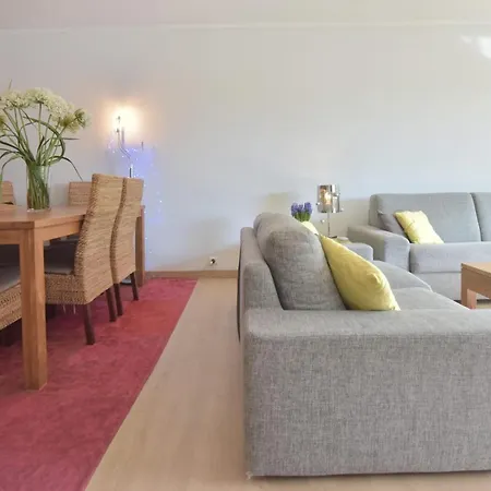 Apartment 2-br With Pool & Garage - 10 Min Walk To Center