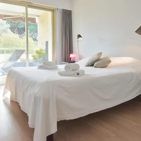 Apartment 2-br With Pool & Garage - 10 Min Walk To Center *