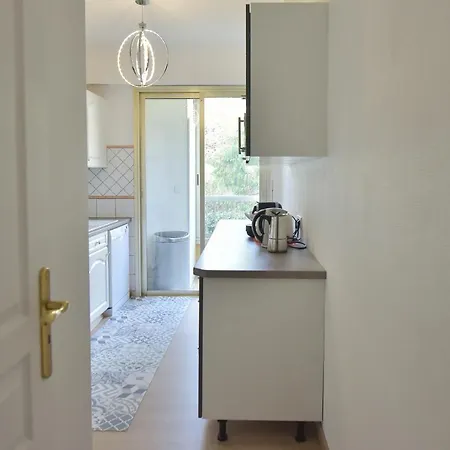Apartment 2-br With Pool & Garage - 10 Min Walk To Center *