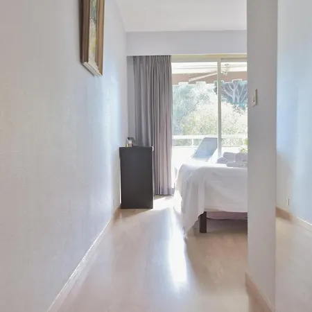 Apartment 2-br With Pool & Garage - 10 Min Walk To Center *
